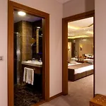 Otel Majura Business 3*