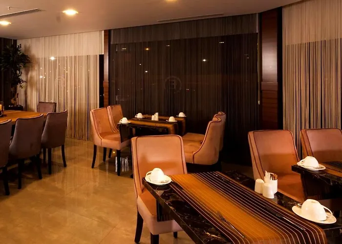 Hotel Majura Business Esmirna